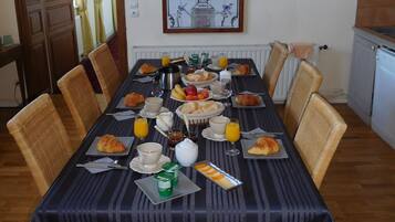 Dagelijks continentaal ontbijt inbegrepen