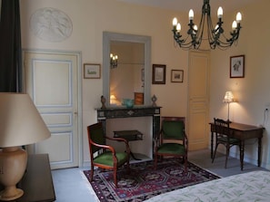 Comfort-Doppelzimmer, eigenes Bad, zum Garten hin (Claude Monet) | Zimmerausstattung