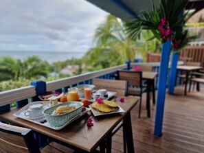 Daily continental breakfast (EUR 15.00 per person)