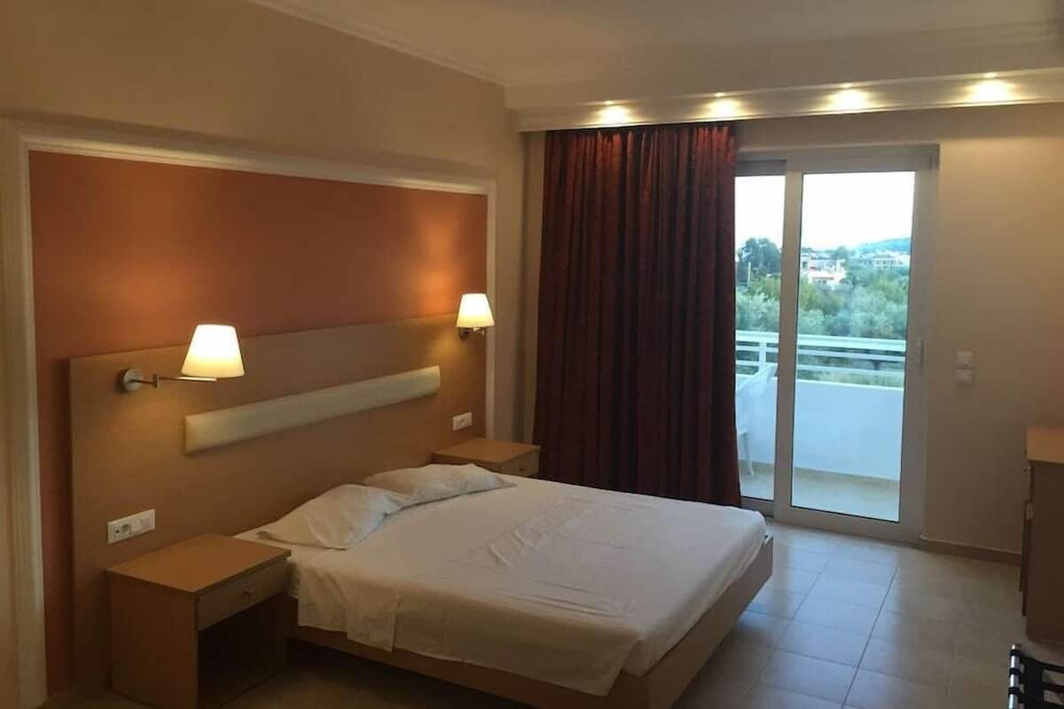Een strijkplank/strijkijzer, gratis babybedden, wifi (toeslag)