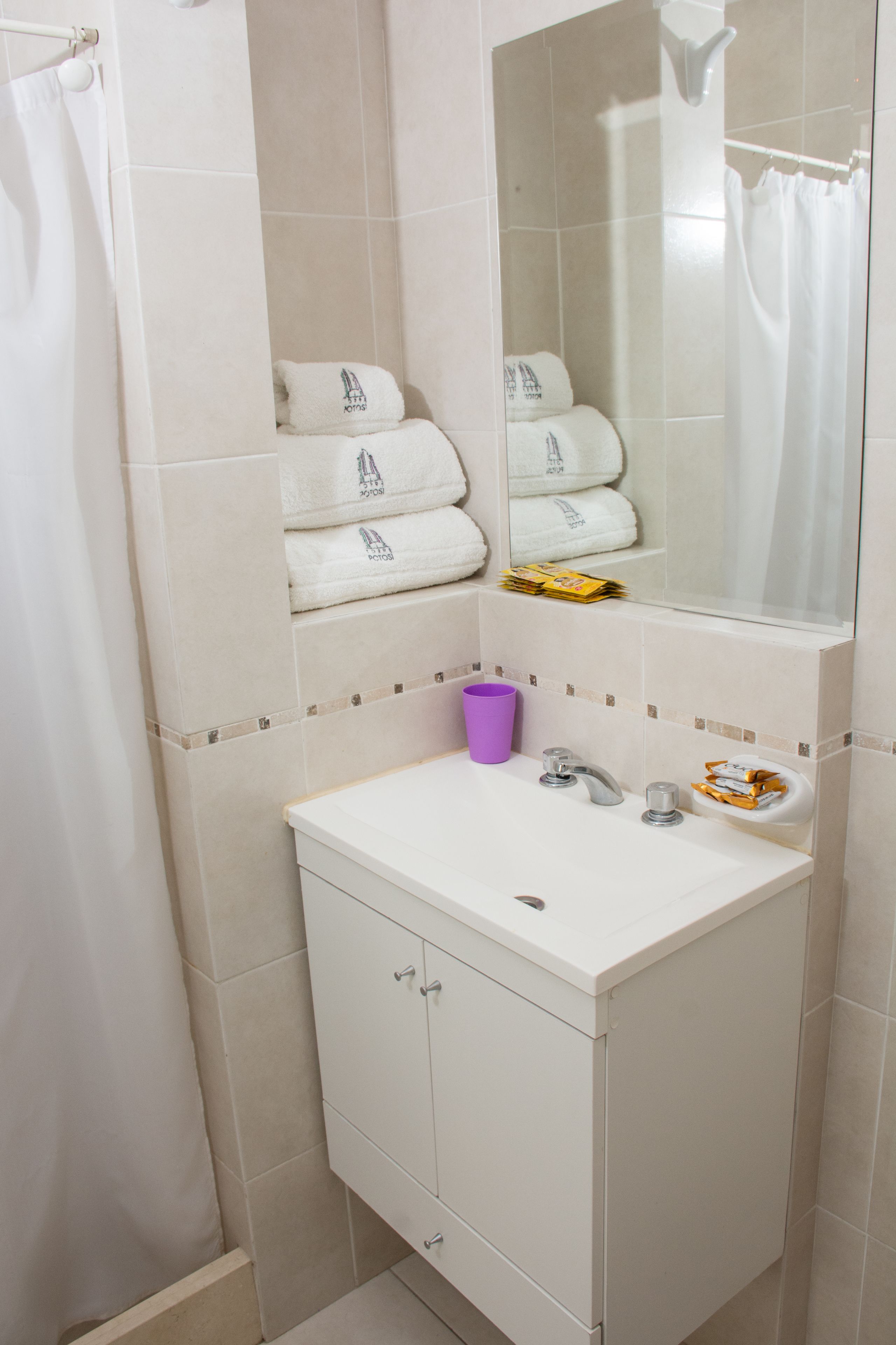 Ducha, artículos de tocador gratuitos, secador de pelo, bidet