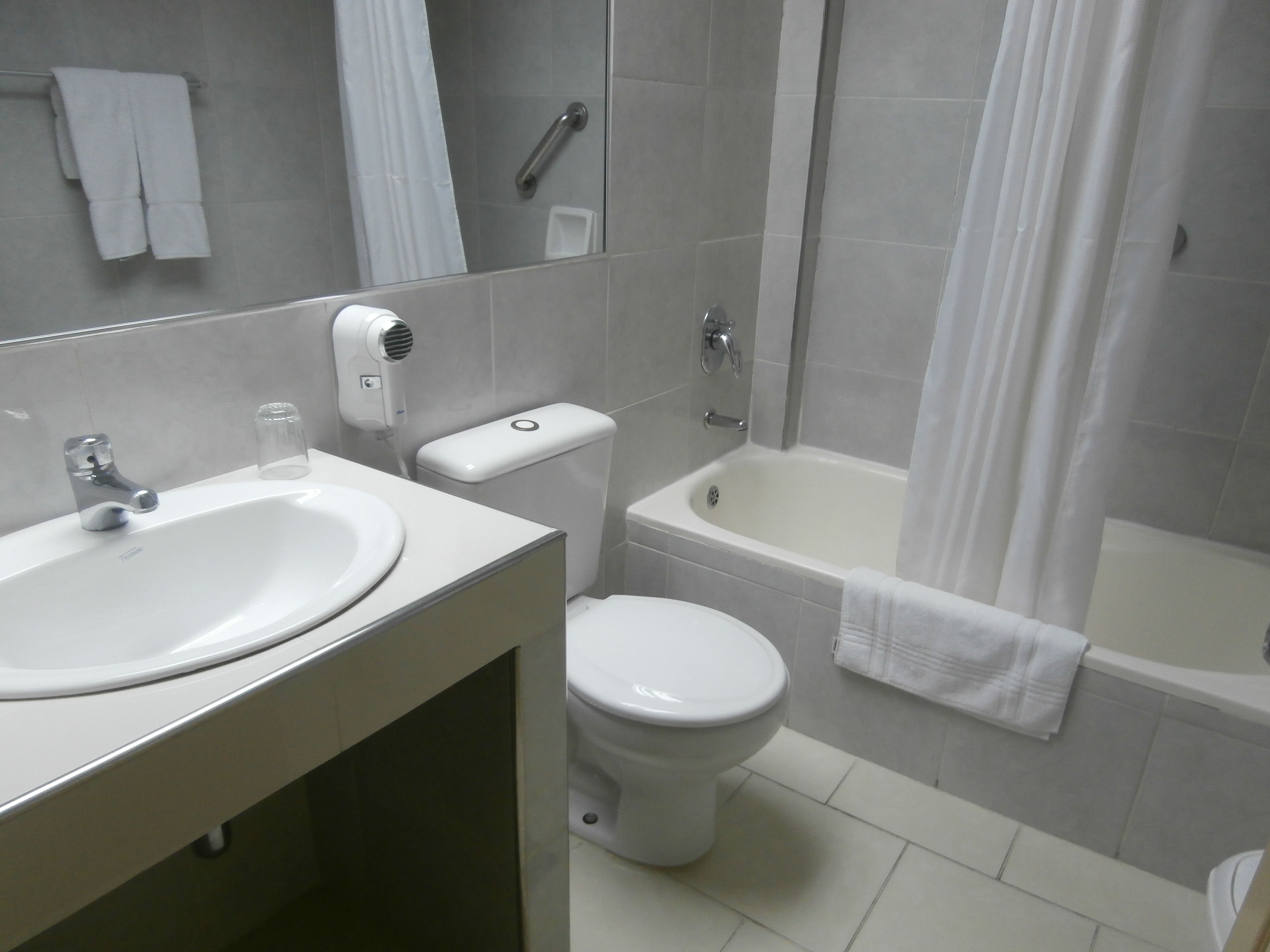 suite, 1 bedroom, kitchen | bathroom | combined shower/bathtub, free toiletries, hair dryer, towels