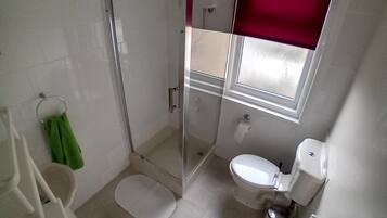 Doppelzimmer, mit Bad (Room 2) | Badezimmer