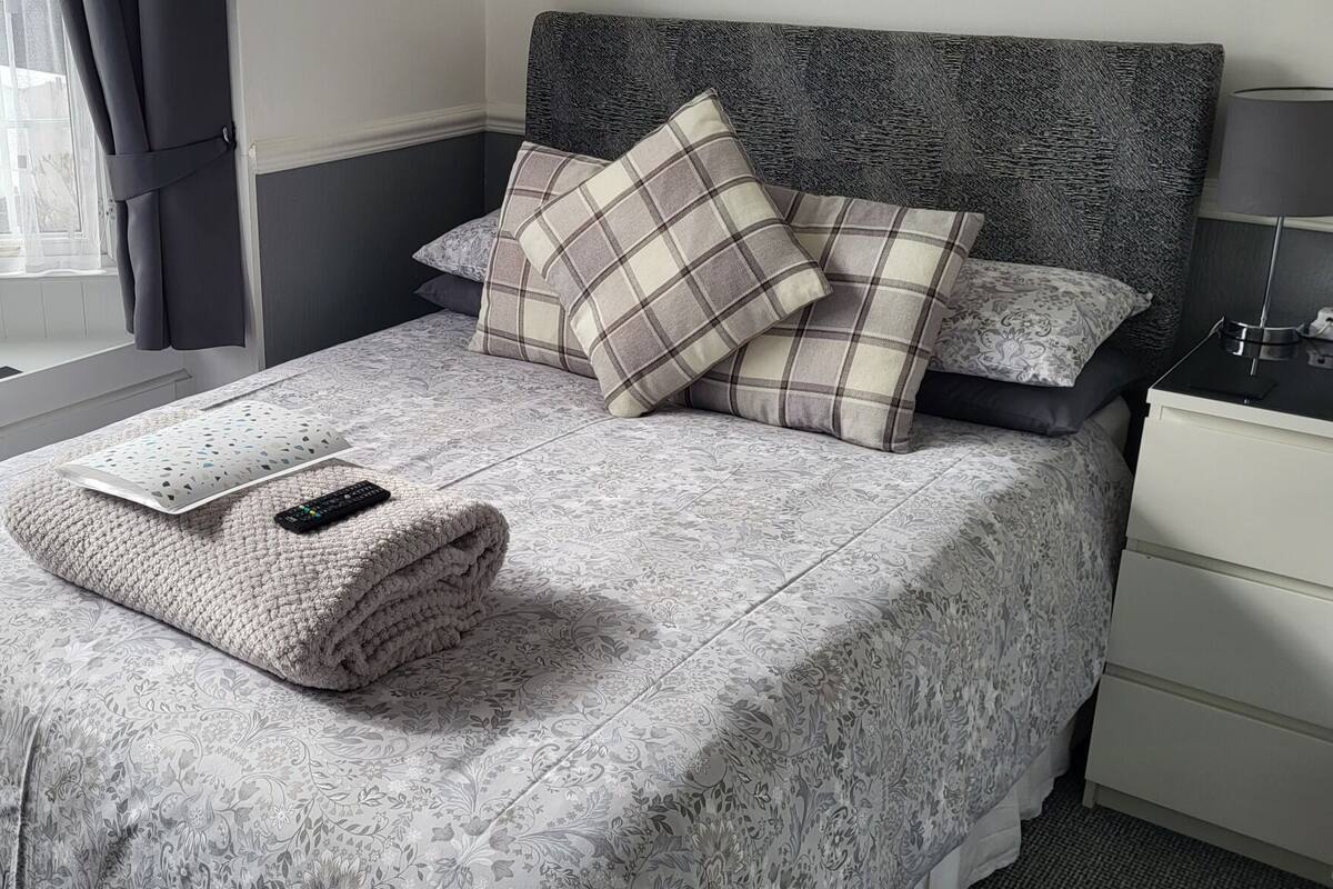 Family Double Room, Ensuite (Sleeps 4) | WiFi