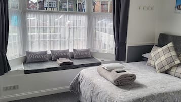 Chambre Double Familiale, salle de bains attenante (Sleeps 4)