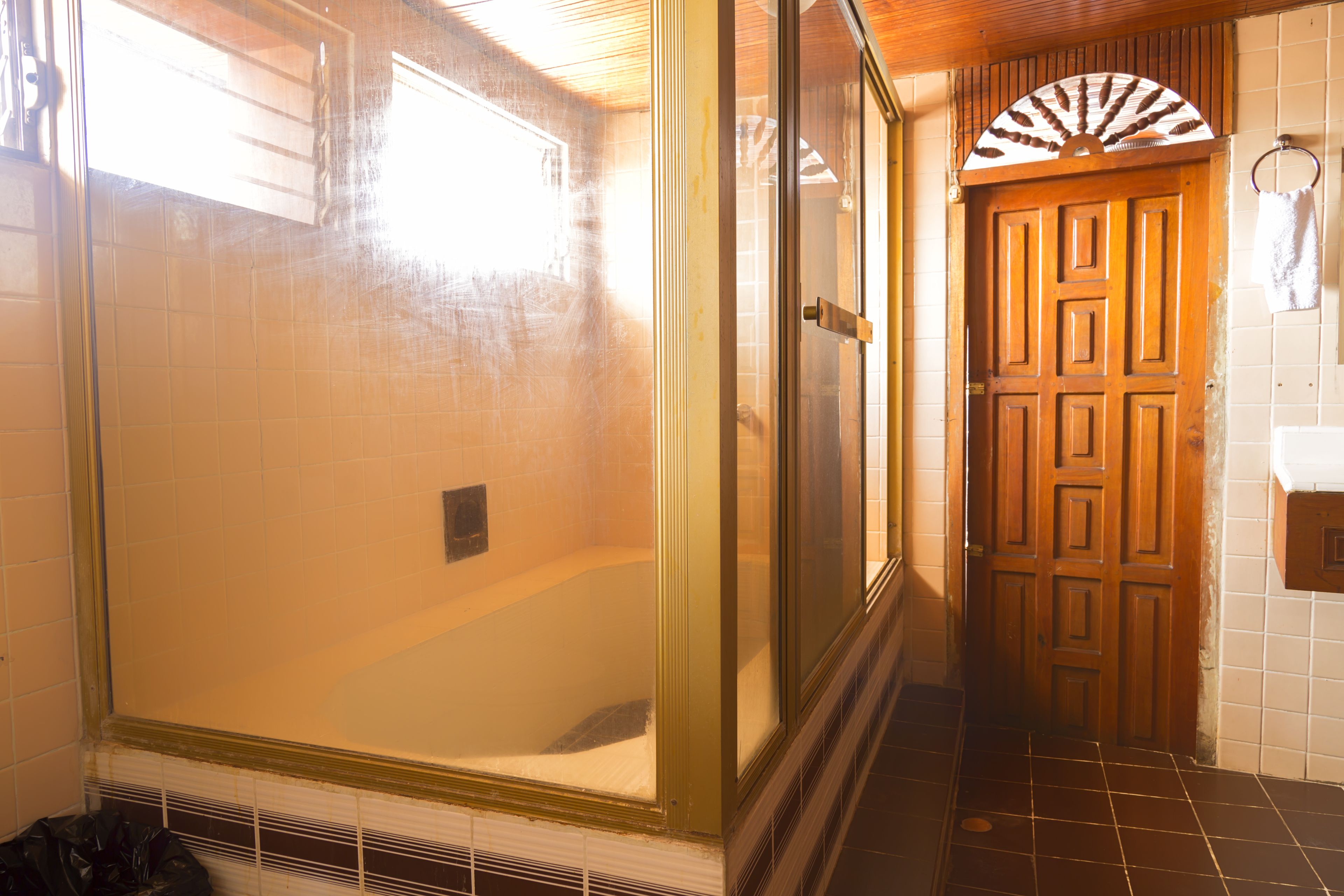 family suite, non smoking | bathroom | shower, free toiletries, towels