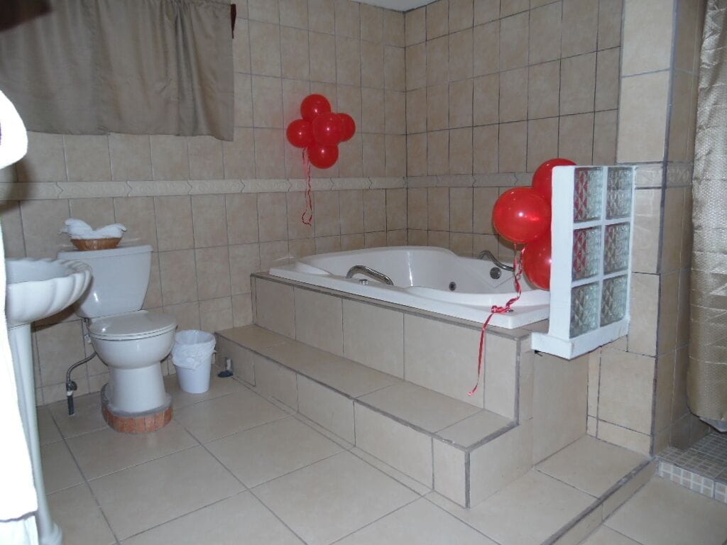 presidential suite, pool view | premium bedding, desk, free rollaway beds, free wifi