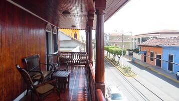 Suite familiar, para no fumadores | Ropa de cama de alta calidad, escritorio y camas extra gratis