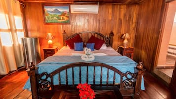Family Suite, Non Smoking | Premium bedding, desk, free rollaway beds, free WiFi