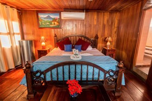 Family Suite, Non Smoking | Premium bedding, desk, free rollaway beds, free WiFi - Hotel Cordoba (Granada)