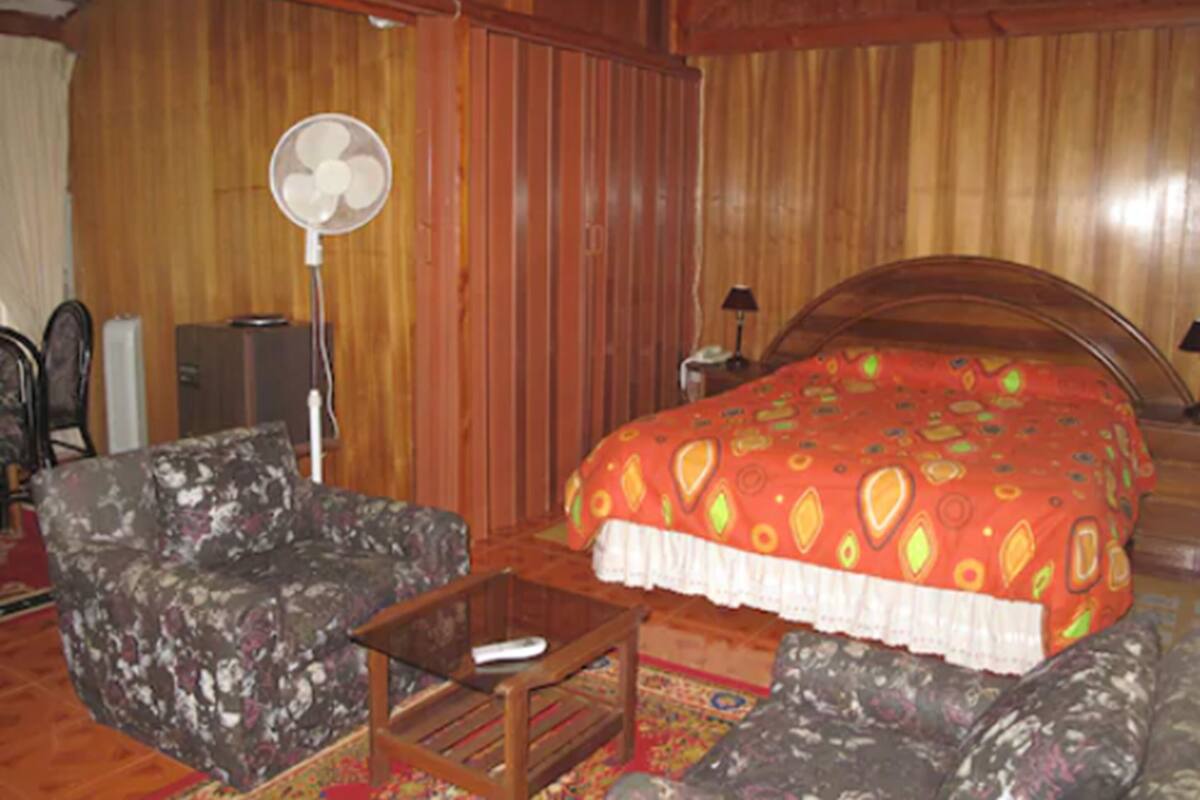 Panoramic Suite, Refrigerator, Poolside | Rollaway beds, bed sheets