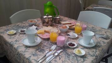 Desayuno completo incluido todos los días