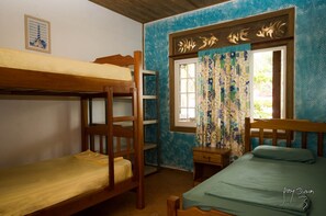 Shared Dormitory Triple Room | In-room safe, free WiFi, bed sheets - Spanish by the Sea - Bocas - Hostel (Bocas del Toro)