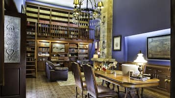 Lobby lounge