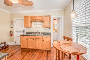 Refrigerador, microondas, cafetera/tetera