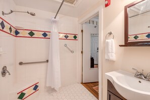 Suite, Non Smoking (Amethyst) | Bathroom | Designer toiletries, towels - The Heirloom Inn (Mount Dora)