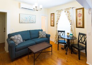 Enkeltrom, ikke-røyk (Sapphire) | Oppholdsområde | Flatskjerm-TV