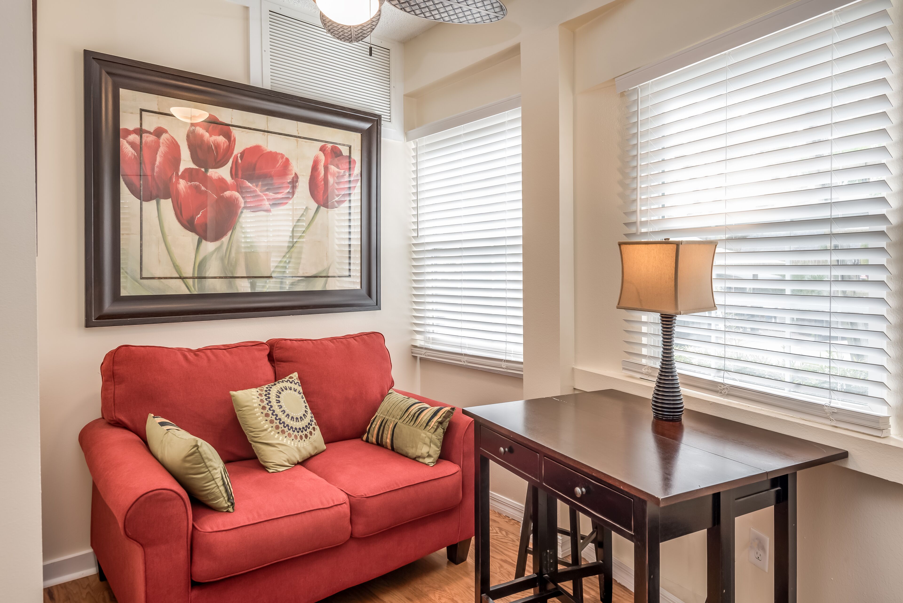 Studio, Non Smoking (Emerald) | Living area | Flat-screen TV