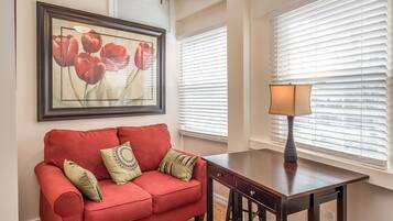 Studio, Non Smoking (Emerald) | Living area | Flat-screen TV