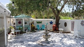 Utsikt mot gårdsplass