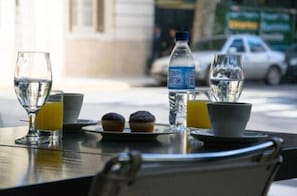 Desayuno continental gratuito y diario