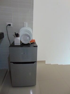 Full-size fridge, microwave, stovetop, coffee/tea maker