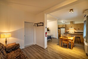 Standard Apartment, 2 Double Beds, Kitchen | Living area | Flat-screen TV - Motel et Condo Chez Charley (Ste Anne de Beaupre)