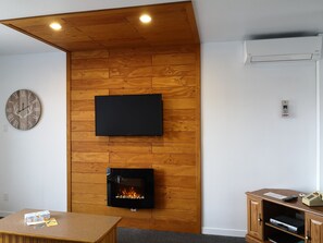 Family Condo, 2 Bedrooms  | Living area | Flat-screen TV - Motel et Condo Chez Charley (Ste Anne de Beaupre)