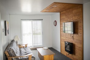 Familielejlighed - 2 soveværelser | Opholdsområde | Fladskærms-tv