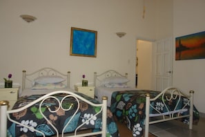 Shared Dormitory, Women only | Iron/ironing board, rollaway beds, free WiFi - Residencia Los Encantos (Cancun)
