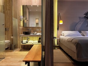 Superior-Zimmer | Hochwertige Bettwaren, Daunenbettdecken, Pillowtop-Betten, Minibar