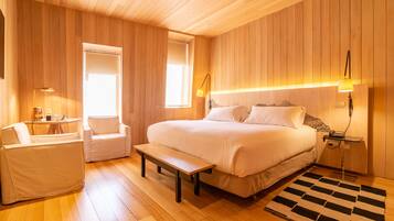 Premium bedding, pillow-top beds, minibar, in-room safe