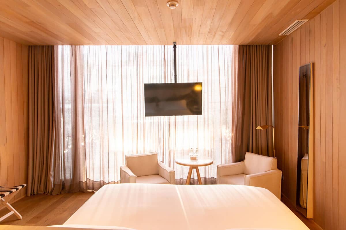 1 bedroom, premium bedding, pillow-top beds, minibar