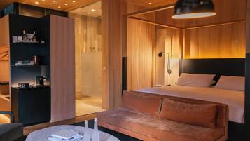 Junior suite | Luxe beddengoed, donzen dekbedden, pillowtop-bedden, een minibar