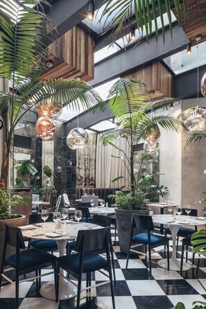 Breakfast, lunch, dinner served; Regional cuisine  - Hotel Magnolia (Santiago)