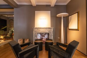 Lobby sitting area - Hotel Magnolia (Santiago)