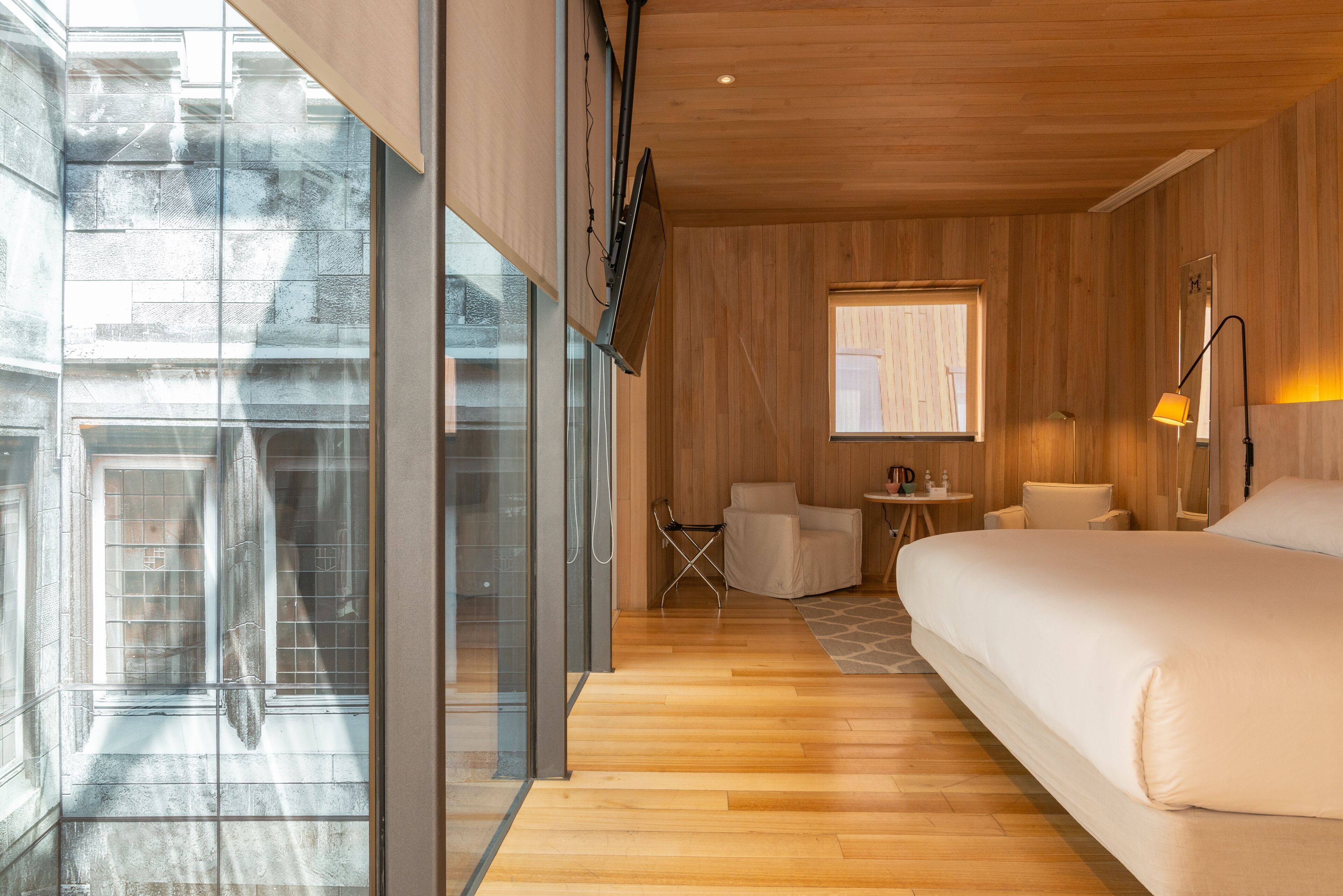 高級寢具、特厚豪華床墊、迷你吧、房內夾萬