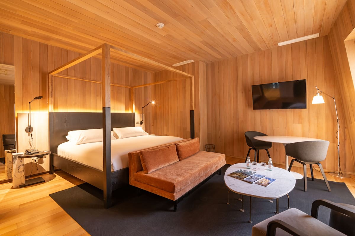 1 bedroom, premium bedding, pillow-top beds, minibar