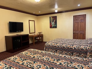 Blackout drapes, soundproofing, free WiFi, bed sheets - Welcome Inn (Inglewood)