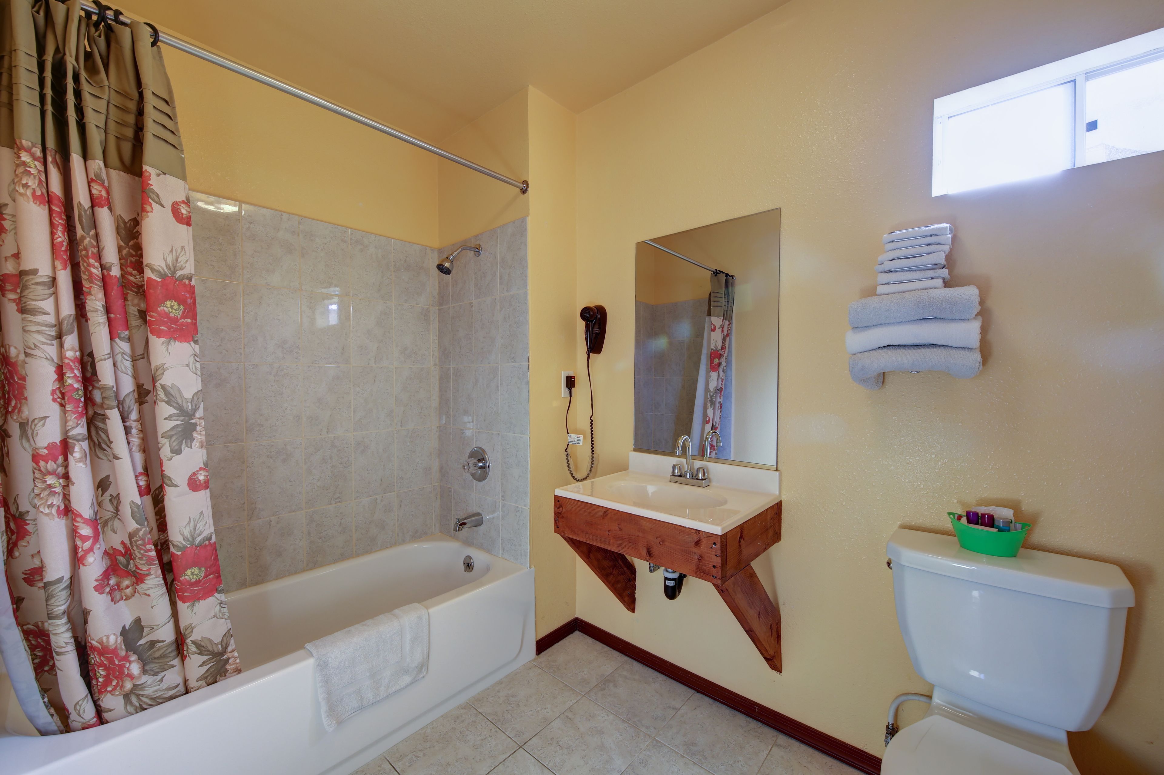 Premium Room, 1 King Bed | Blackout curtains, soundproofing, free WiFi, bed sheets
