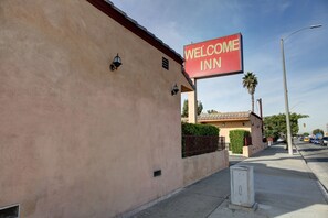 المنطقة المحيطة بالمنشأة