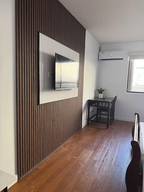 TV - New Harmon Loop Hotel (Dededo)