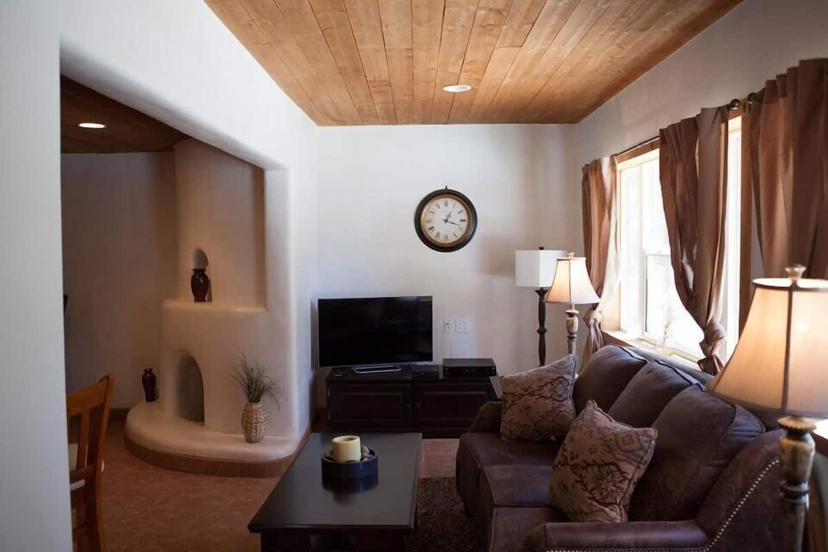 Luxury Kiva Townhome Suite ($75.00 Cleaning Fee) | Living area | Flat-screen TV, fireplace, DVD player