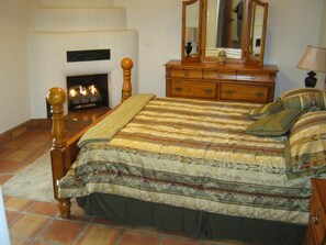 Premium bedding, pillowtop beds, individually decorated - Shady Brook Inn and Resort (Taos)