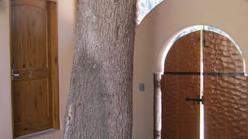 Luxury Pueblo Villa - 2 Bedrooms and Loft, 1 Bath ($125.00 Cleaning fee) | Ropa de cama de alta calidad y camas con pillow-top