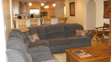 Presidential Grand Villa - 4 Bedrooms, 3 Bath ($200.00 Cleaning Fee) | Premium bedding, pillow-top beds, individually decorated