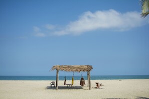 Private beach, beach towels, beach massages, beach bar - Playa Bonita (Santa Marta)