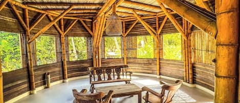 Family Cabin, 3 Bedrooms | Living area