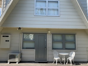 Super King Studio Unit | Terrace/patio - Colonial Motel (Papakura)