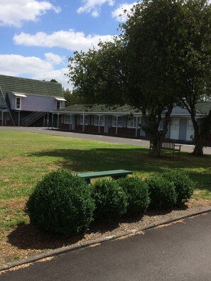 Property grounds - Colonial Motel (Papakura)